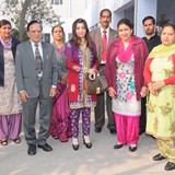 Welcoming Chief guest of the workshop INNOVATIVE PRACTICES TO AWAKEN COLLECTIVE CONSCIOUSNESS